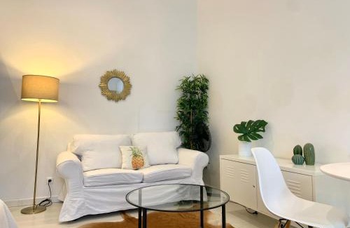 Santo Amaro Apartment | Inviting Alcântara Studio 15: Pet and Child Friendly Retreat