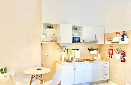 Santo Amaro Apartment | Inviting Alcântara Studio 15: Pet and Child Friendly Retreat