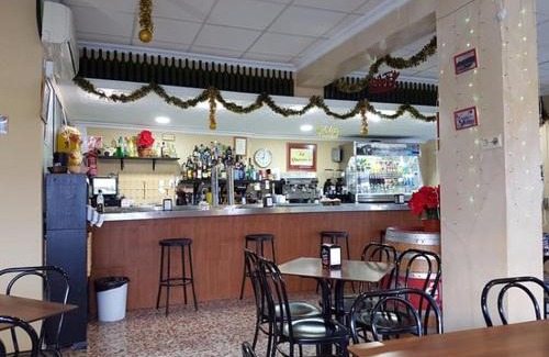 Alcala Del Rio Apartment | Alcalá del Río: Family-Friendly Retreat with Dining Options