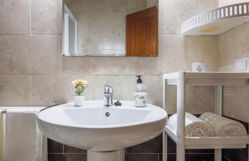Alcala Del Rio Apartment | Alcalá del Río: Family-Friendly Retreat with Dining Options