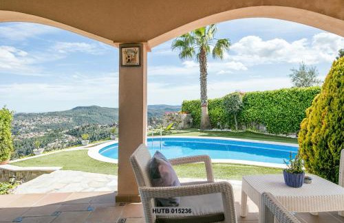 Corbera De Llobregat House | Relaxing Alcam Can Macia: Oceanfront Retreat for Families