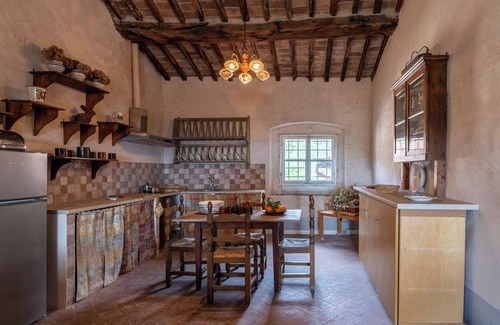 Calci Apartment | Alchimia Di Storia: Attico di Charm nel Castello di Calci