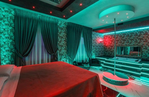 Eboli Hotel | Indulge at Alcova Suite & Relax - 4-Star Getaway Awaits