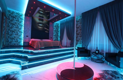Eboli Hotel | Indulge at Alcova Suite & Relax - 4-Star Getaway Awaits
