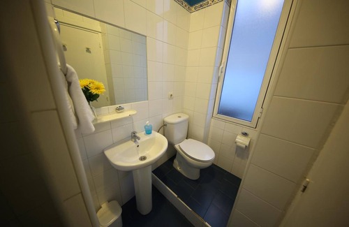 Leon City Centre House | Relax at Alda Centro León: Spa, Breakfast & Family-Friendly