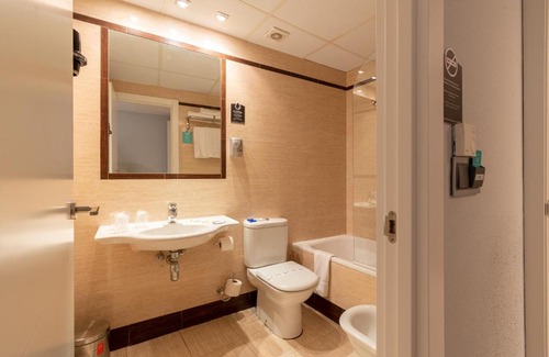 Zaragoza Old Town Hotel | Budget-Friendly Stay at Alda Centro Zaragoza with Key Amenities