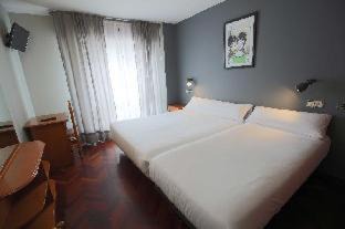 Elvina House | Discover Alda Puerta Coruña: Family-Friendly with Breakfast