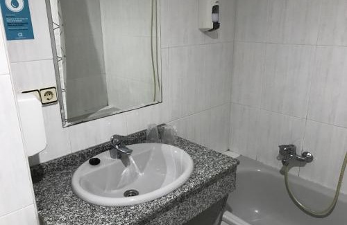 Elvina House | Discover Alda Puerta Coruña: Family-Friendly with Breakfast