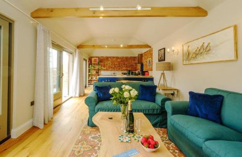 Saxmundham House | Family-Friendly Alde Bay Farm - Oyster Catcher Retreat