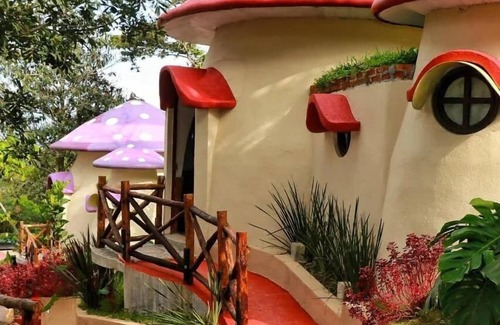 Xilitla Hotel | Inviting Aldea Nanacatli: Pool, Spa & Family-Friendly Fun
