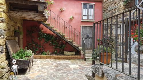 Pepin House | Tranquil Aldea Rural A Cortiña: Pool & Child-Friendly Retreat