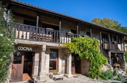 Rairiz de Veiga House | Pet-Friendly Aldea Rural Santo André with Top Guest Ratings