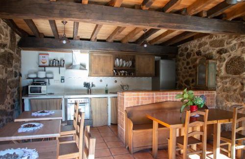 Rairiz de Veiga House | Pet-Friendly Aldea Rural Santo André with Top Guest Ratings