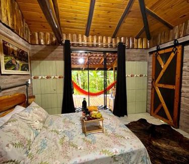 Tres Coroas House | Enchanting Aldeia Pé da Serra: Guest Rated 9.8, Family Friendly