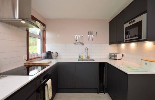 Kilmun Cottage | Pet-Friendly Alder Cottage: Ideal for Families Near Dunoon