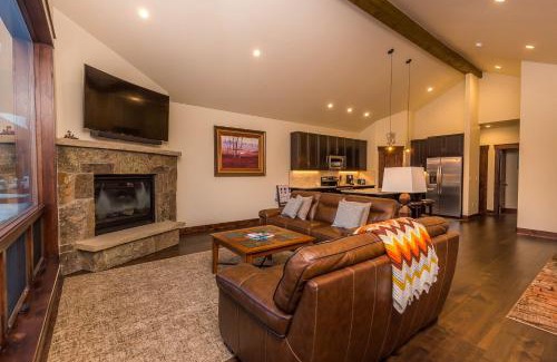 Keystone Villa | Experience Alders 8: Rated 10/10 with Hot Tub & Dining