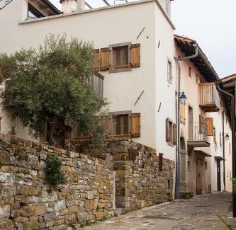 Brda House | Artistic Retreat at Aldilà: 4-Star Rooms with Hot Tub
