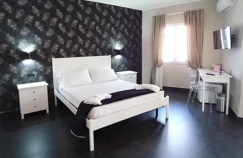 Torvaianica Hotel | Beachfront Bliss at ALDIVA ROOMS - Rated 9/10 by Guests