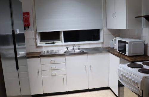 Dubbo House | Discover Aldrin's Accommodations: Family & Pet-Friendly Stay
