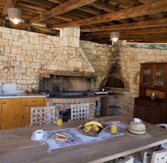 Lefkada Town Villa | Stylish Alea Resort Villas: Guest Rated 9.8 with Ocean View