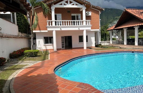 San Jeronimo Villa | Experience Alegre Villa: Poolside Bliss Awaits You!