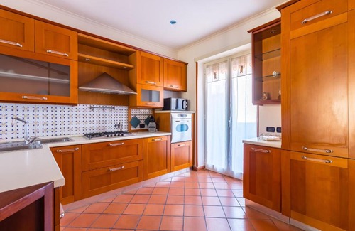 Fuorigrotta Apartment | Family-Friendly AleHouse at Napoli Expo with Top Reviews