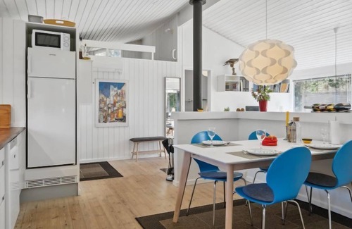 Hou House | Experience Aleia: Oceanfront Retreat with Spa & Breakfast