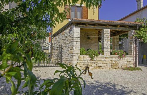 Debeljuhi House | Discover Alena in Debeljuhi: Family Retreat with Pool