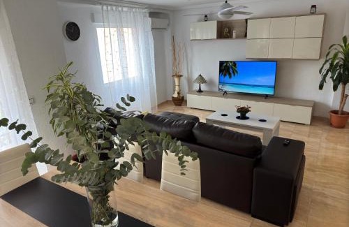 Alicante Apartment | Discover Alenia Apartments - Family-Friendly with Dining
