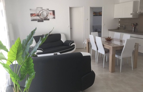 Saint-Julien-les-Rosiers Villa | Peaceful Ales Cevennes Villa: Family-Friendly Retreat