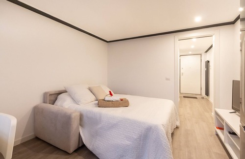 Acquabella Apartment | Discover Alessia's Flat - Politecnico: Pet-Friendly Retreat