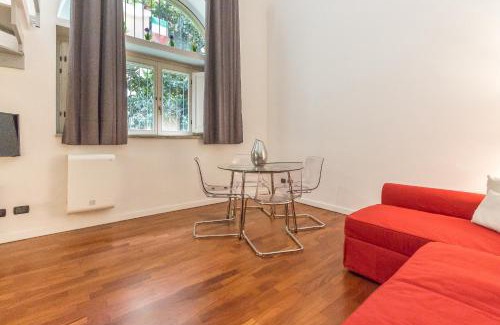Cagnola Apartment | Pet-Friendly Alessia's Flat in Portello - Great for Families