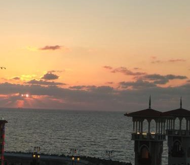 Ar-Raml 1 Apartment | ALEX BEACH - Apartment with direct sea view Stanley Bridge