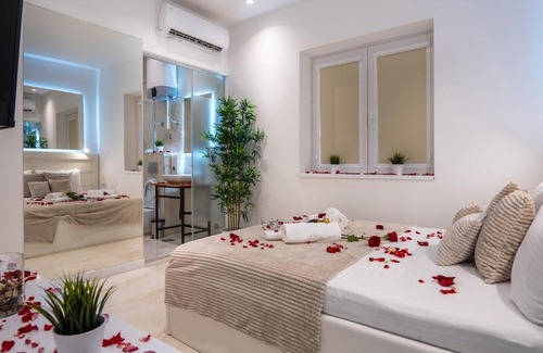 Dorcol Apartment | Discover Alex Central Apartments: Family-Friendly Retreat