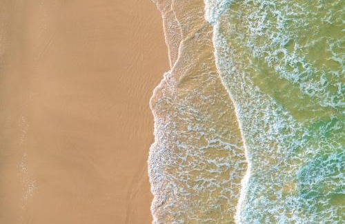 Alexandra Headland Resort | Relax at Alex Seaside Resort: 5-Star Oceanfront Escape