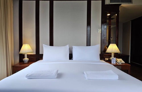 Ramkhamhaeng Hotel | Discover Alexander Hotel: 4-Star Stay with Relaxing Spa