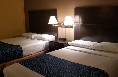 Park River Hotel | Pet Friendly Alexander House Motel with Family Amenities