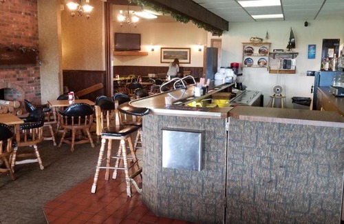 Park River Hotel | Pet Friendly Alexander House Motel with Family Amenities