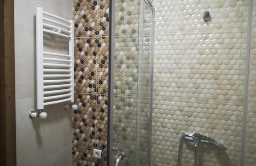 Tbilisi Apartment | Discover Alexander III: Family-Friendly & Pet Welcoming