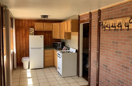 Grand Mesa Cabin | Discover Family-Friendly Alexander Lake Lodge with Breakfast