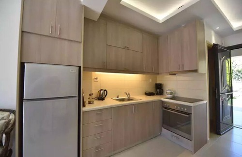 Gerakari Hotel | Relaxing Retreat at Alexander Mountain Resort with Pool & Dining