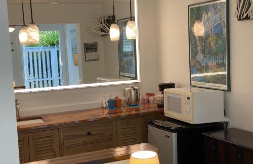Old Town House | Relax at Alexander Palms Court - Pool & Oceanfront Access!
