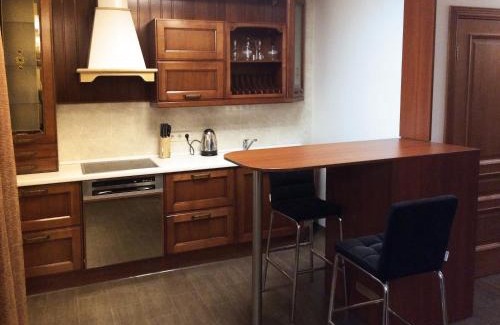 Solomjanskyj Apartment | Guest Rated 9.7 - Alexandra Apartments Near Industrial Bridge