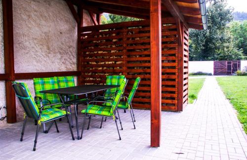 Svoboda nad Upou House | Alexandra Hotel: Family-Friendly Retreat with Pool & Hot Tub