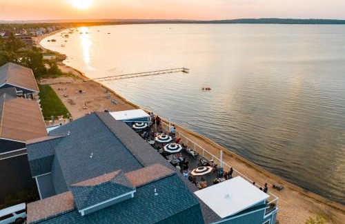 Traverse City Hotel | Relax at Alexandra Inn: Ocean View & Private Beach Access