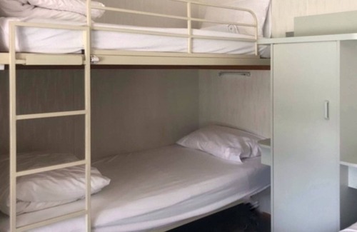 Alexandra Cabin | Discover Alexandra Parklife: Studio with Kitchen & Breakfast