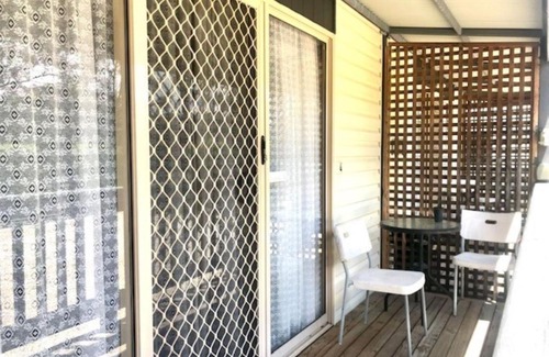 Alexandra House | Pet-Friendly Retreat at Alexandra Parklife Studio 4