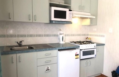 Alexandra House | Pet-Friendly Retreat at Alexandra Parklife Studio 4