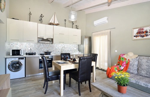 Kato Stalos Apartment | Alexandra's Garden House: Ocean View & Family-Friendly Escape