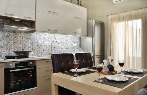 Kato Stalos Apartment | Alexandra's Garden House: Ocean View & Family-Friendly Escape